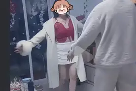 母子亲密互动引争议：从“抱妈妈转圈”看家庭边界图片