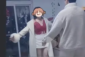 母子亲密互动引争议：从“抱妈妈转圈”看家庭边界图片