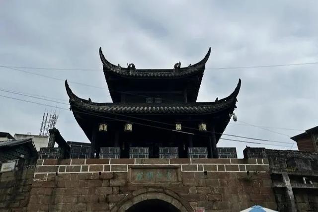 在剑阁，探索古迹与自然的完美之旅