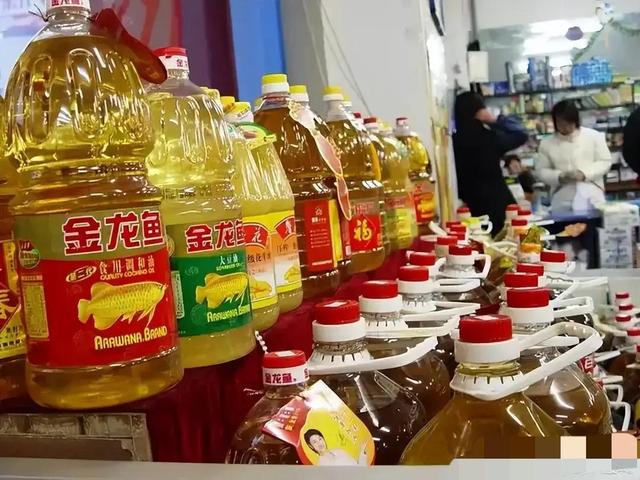 新加坡总理公开支持高市后，被罚18亿账单的金龙鱼	，凉得更快了