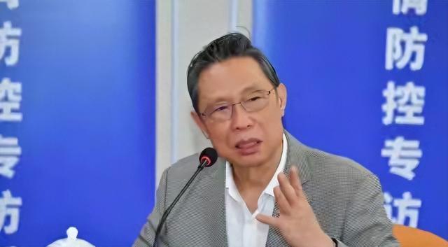 钟南山做梦也没想到，自己一把年纪的妻子，如今也开始为他争光了