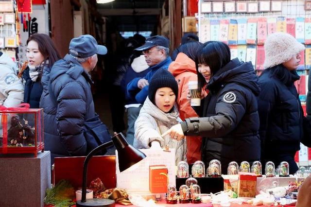大量日本游客涌入北京，打着旅游幌子不去旅游不吃美食，为啥来？