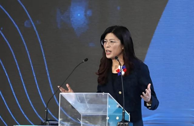 郑丽文反对两岸统一，称台湾是“国家”？喊话大陆：美国让我过去