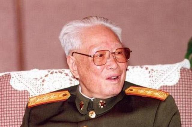 1992年产生的6位军委成员，遍布四大野战军，各担任什么职务？