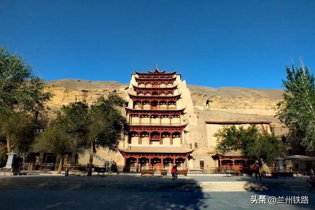 #“我的铁路风景”故事汇##火车和秋天同框# 金秋全域特色线路丨“陇原秋韵”诗画之旅
