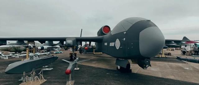 日本应该没想到，日战机刚模拟攻击辽宁号，中国九天母机已经首飞