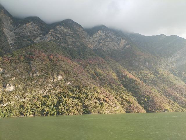 鄂渝行第四天（上）：小红船换小白船，从巫山到巴东