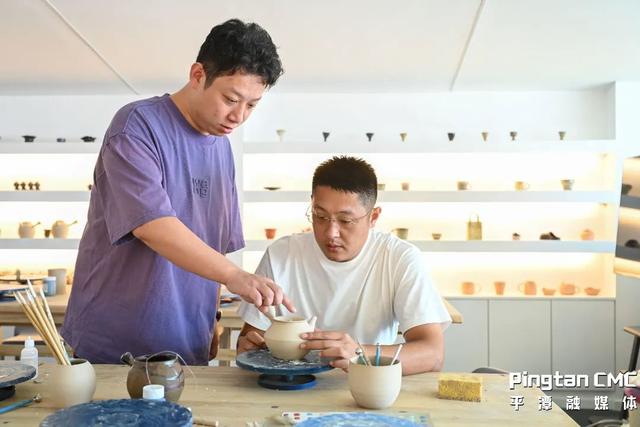 爱上马腿村里的慢生活：追日落、住美宿、品海味、做海陶……
