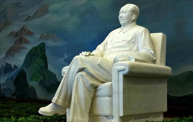毛主席纪念堂，为什么是解放军持枪守卫，而不是武警？