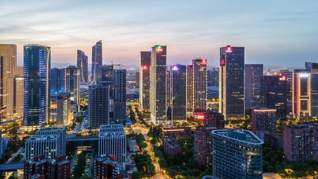中国“最另类”省会：本省城市不待见，却与隔壁省亲如一家？
