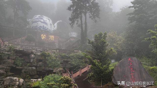 四川优雅的城市，极致美景和特色美食很多，有“天府之肺”的美誉