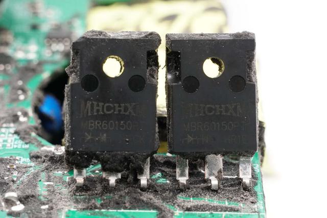 非大型切割机搞不定这大块头！九号1080W ebike新国标充电器拆解