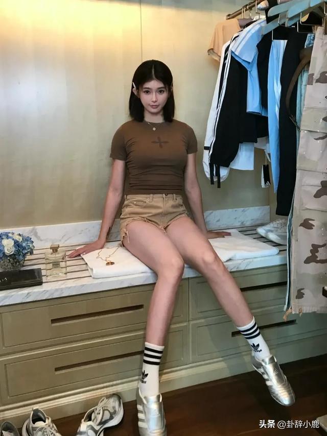 吴艳妮身材曲线完美，连我一个女的都忍不住多看两眼