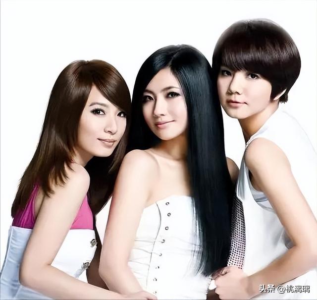 凤凰传奇的44岁玲花，怕是走上了玖月奇迹王小玮的“老路”