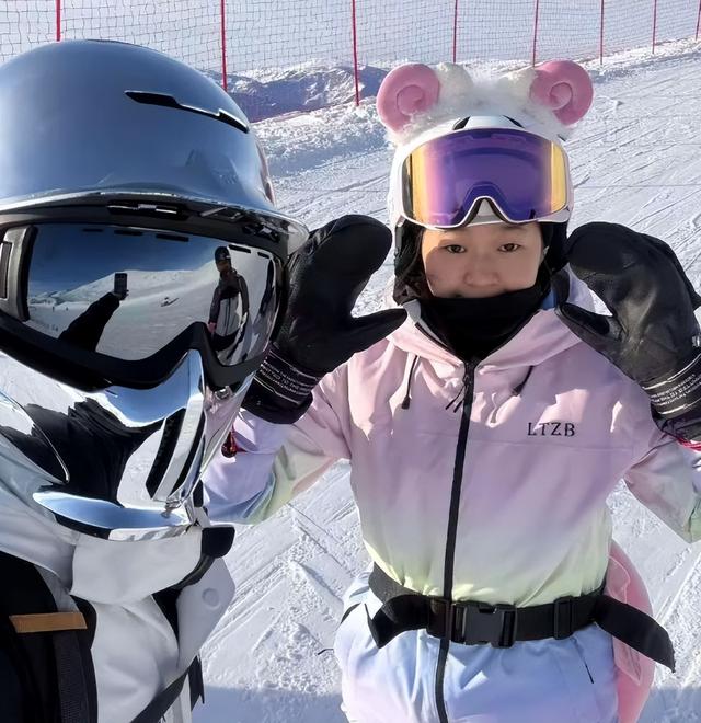 豪宅风波后，全红婵带伤新疆滑雪	，令人担心的事发生 樊振东说对了