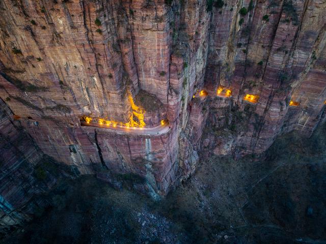 太行绝壁上的黄昏之光：步行穿越“世界第九大奇迹”