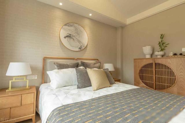 建议大家：不管床多大，床底下不能放“这几样”，真的不是迷信