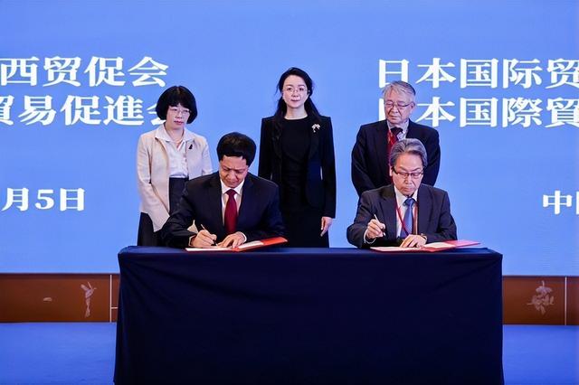 德国外长急电北京求和，王毅外长翻出旧账，一句话亮清对德红线