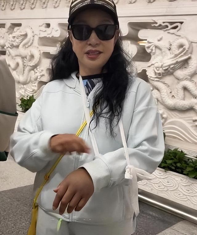 钱再多有什么用？75岁的“风流妖精”刘晓庆，已经走上另一条道路