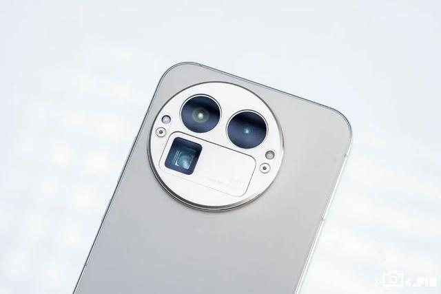 性价比品牌都有影像联名了？真我也要冲高？