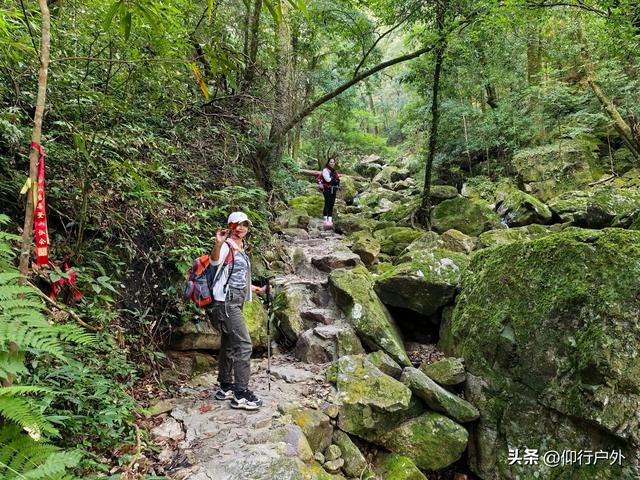 龙岩黄连盂徒步登山