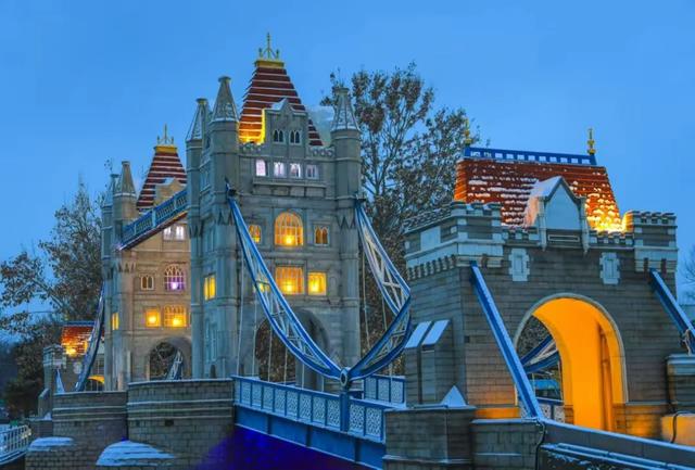 白天环游世界+夜晚解锁非遗彩灯，享受双重浪漫！