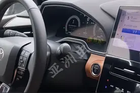 续航1200km！丰田全新亚洲龙的内饰谍照曝光图片