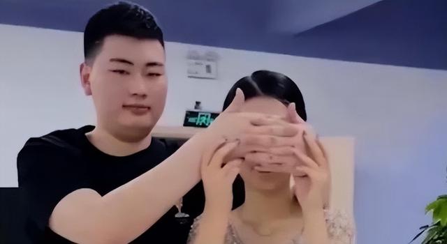 朱小伟也没有想到，离婚四年后，前妻陈亚男还是不愿意放过自己