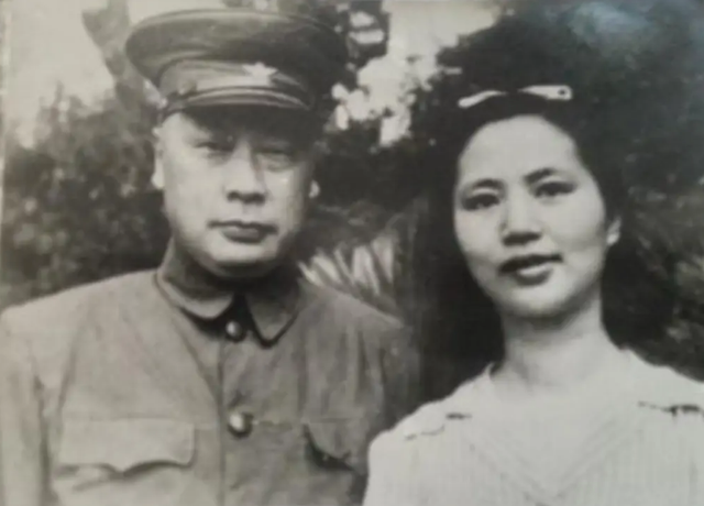 59年，陈毅回到四川老家，夫人张茜那年37岁，长相出众，气质非凡