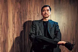 他是黑道教父，曾在香港一手遮天，55岁返回大陆时被百名警察逮捕图片