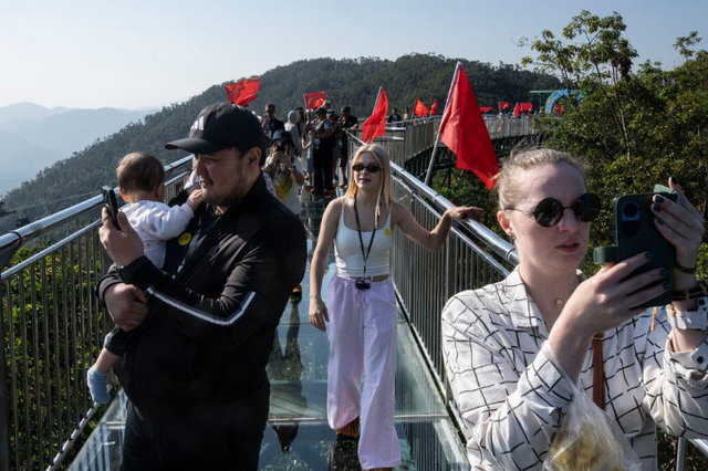 首批老外反季游中国，人少花费低体验还独特，直呼这趟划算来值了