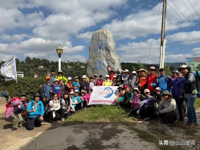 随走呈贡大学城,逛梁王湖、转小土林,感受多彩的秋冬世界,休闲