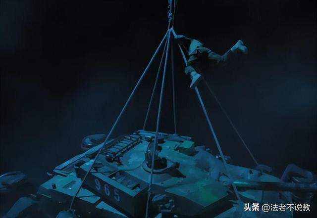 没想到，42岁的王雷，因九三阅兵期间的一个举动，实现口碑暴增
