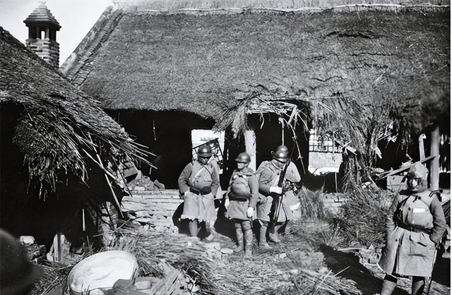 日本女兵被抛尸荒野，又被村民扒了衣服，胸口裹的白布道出秘密