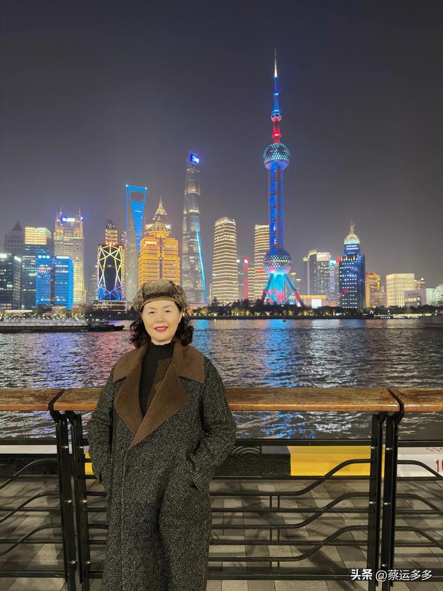 在北外滩，与圣诞和黄浦江撞个满怀