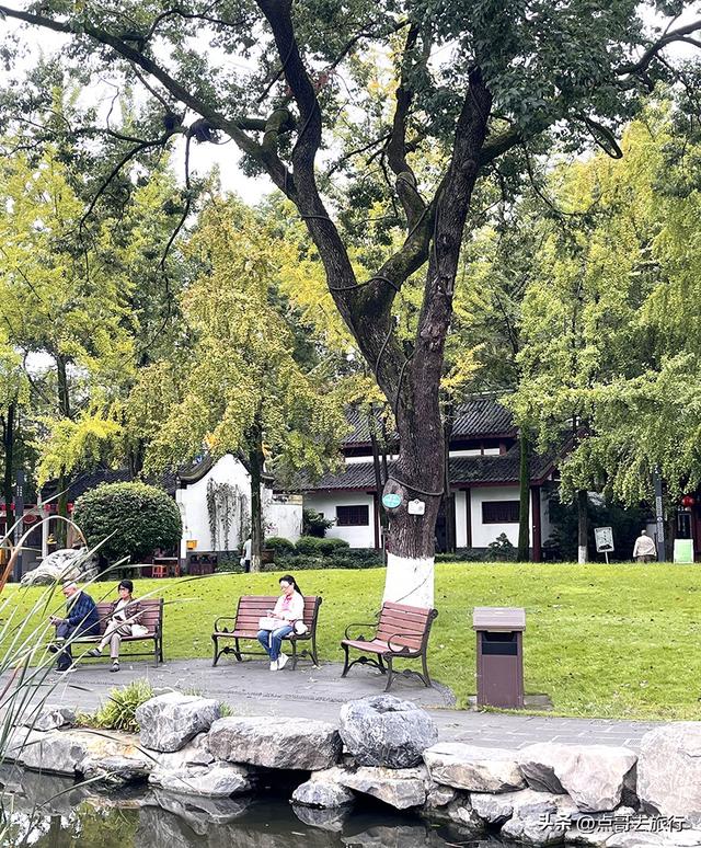 成都还开通这样的地铁线，真佩服！难怪旅游的人都往这里跑！