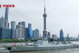 上海外滩停靠052D驱逐舰，大城市配先进战舰，这景象太爽了！图片
