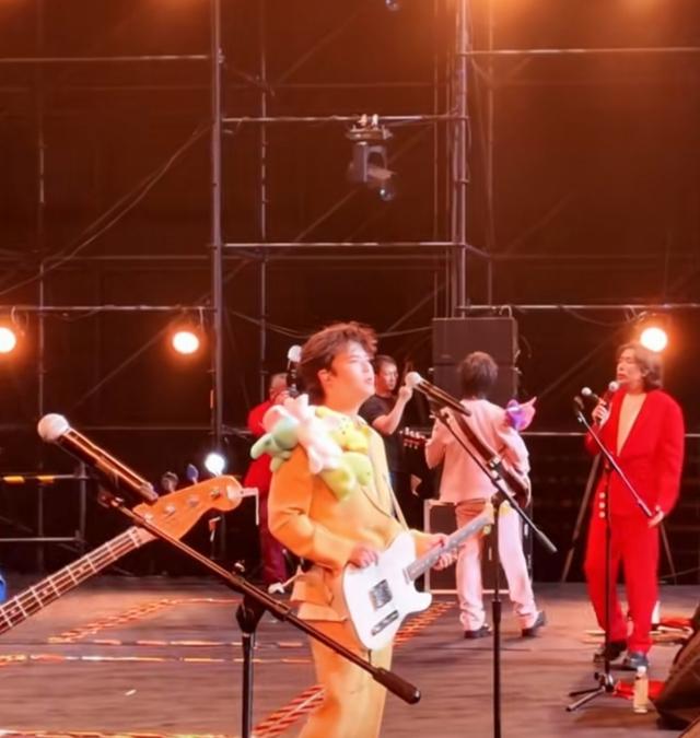 实拍水木年华演唱会《启程》现场：四千人的青春合唱与音乐情怀