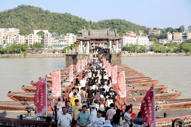 假期首日潮州古城喜迎“开门红”！多部门全力守护节日旅游环境