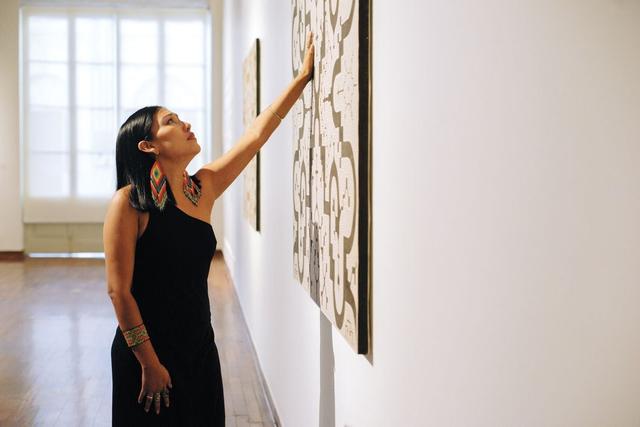 从蚊帐的幻象到族群的旗帜：萨拉·弗洛雷斯的kené世界