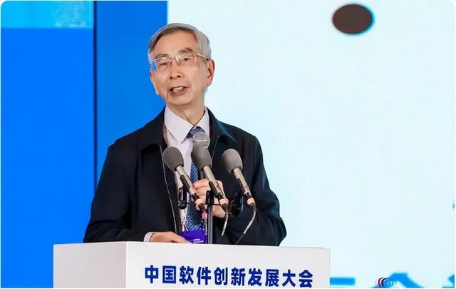 张召忠：美国就算一动不动，中国20年也追不上，中美差距那么大？