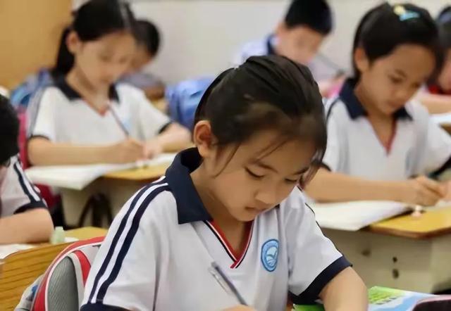 劲爆！中小学上课时间大调整：8点到校要消失？家长吵翻了