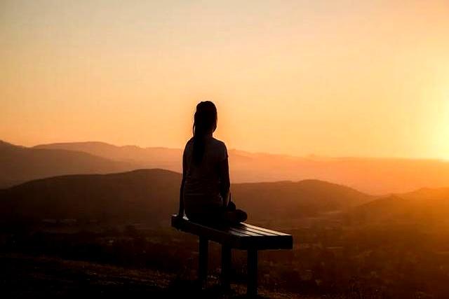 建议情绪不稳定的人	，疯狂练习这1种心态，越早开始越好