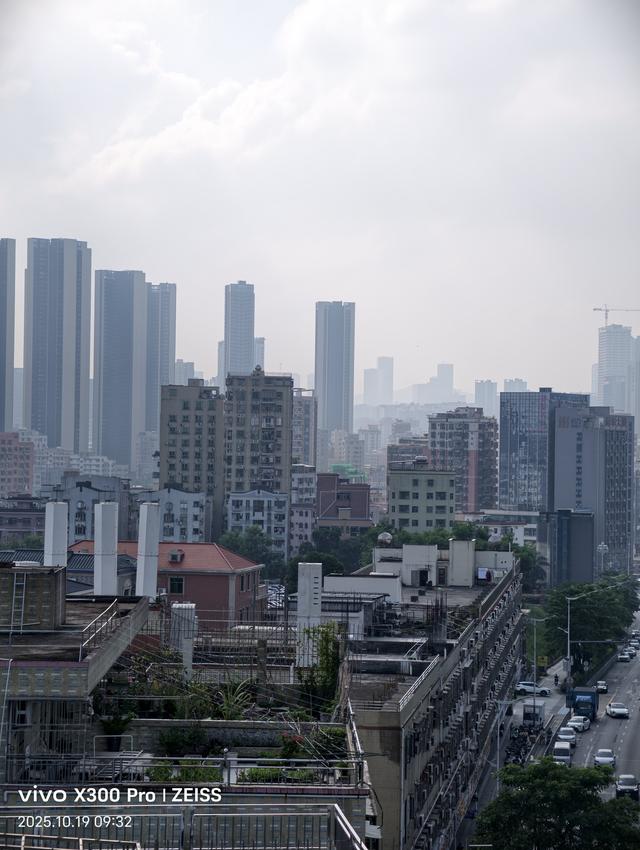 Vivox300pro拍照效果，你们果17，拿出来看看，对比一下。😁