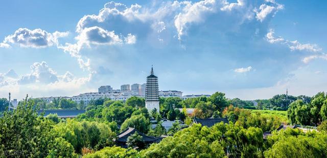 东北唯一的新一线城市，未来发展前景很广阔，更是一个旅游好去处