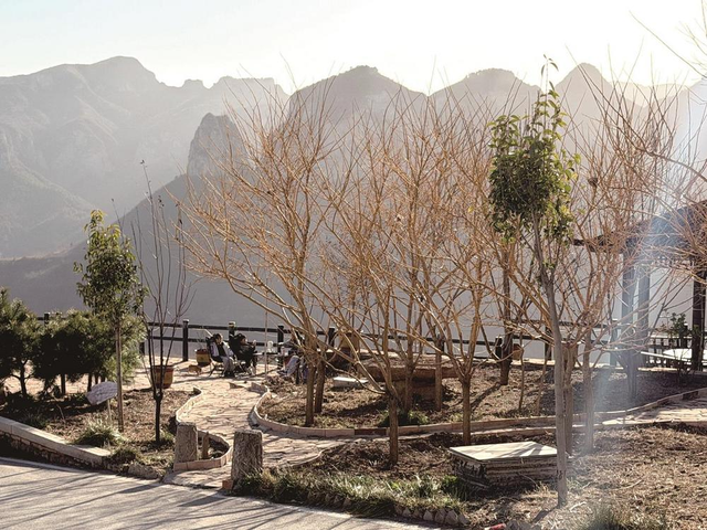 走！白云生处有人家