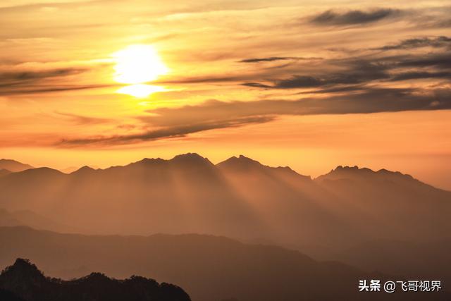 那一刻，金顶披霞