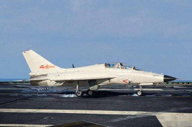 反超美国！教练10舰载教练机加速	，中国航母人才培养提速