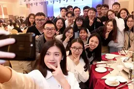 你发现没，同学聚会“怪现象”，四种人从不参加，三种人逢叫必到图片