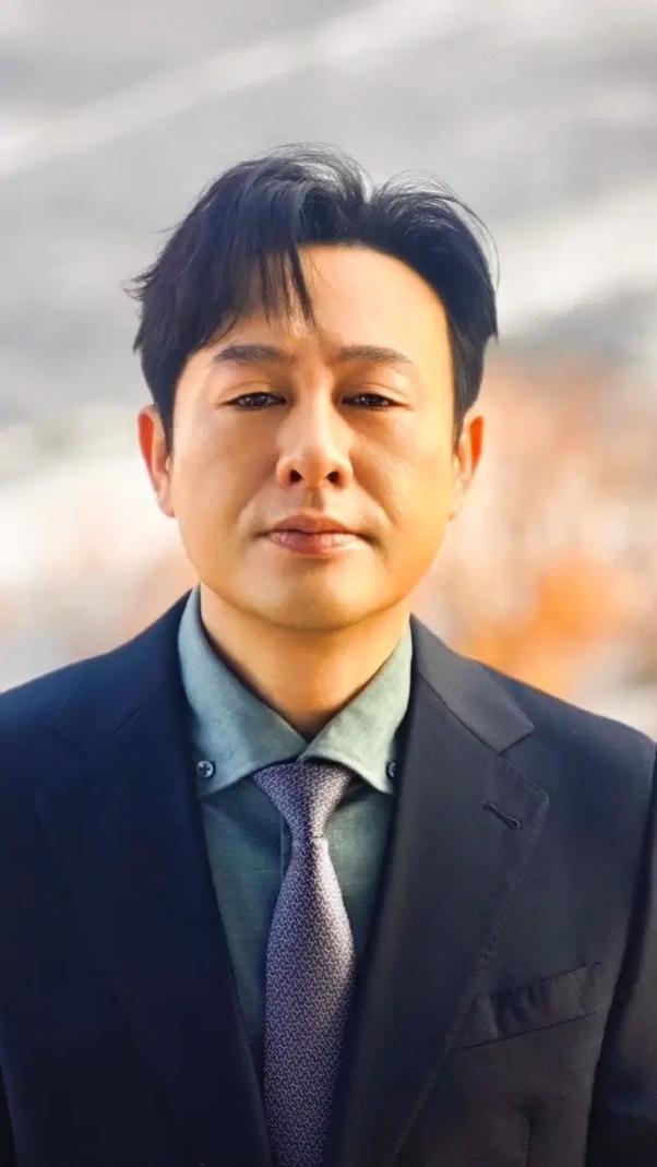 明明演技一般，却被捧成“老戏骨”，这12位演员终于现出原型了？